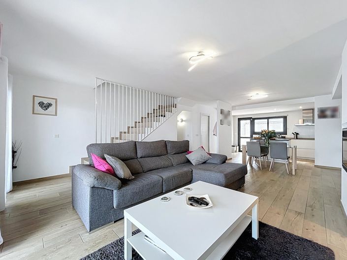 Image No.3-3 Bed Villa for sale