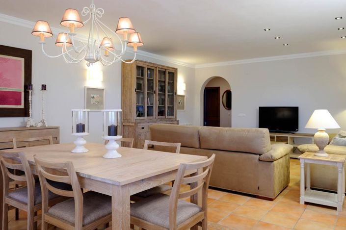 Image No.5-8 Bed Villa for sale