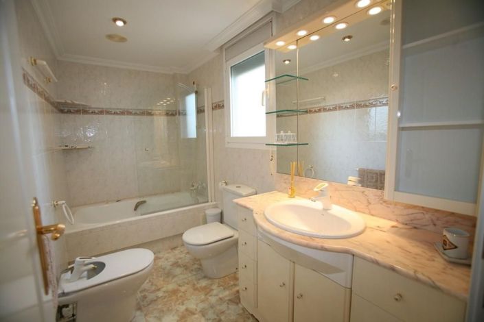 Image No.18-3 Bed Apartment for sale