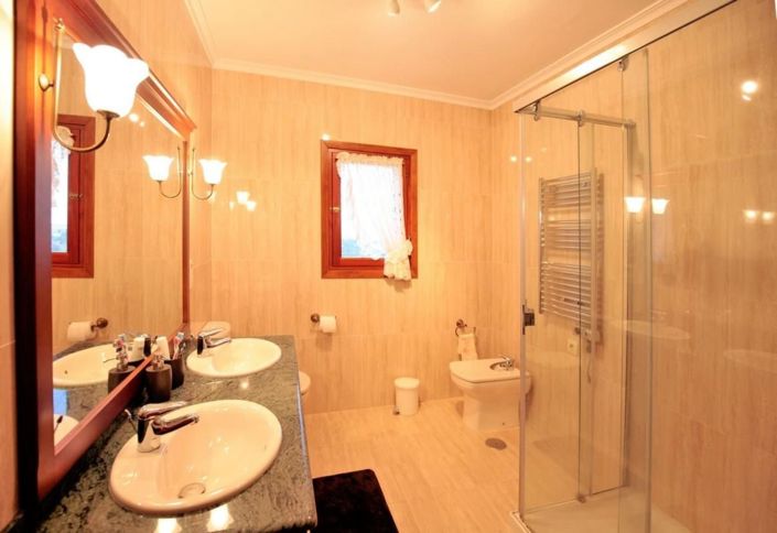 Image No.15-6 Bed Villa for sale