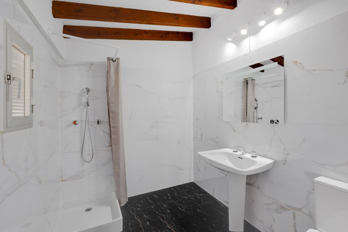 Image No.36-5 Bed Villa for sale