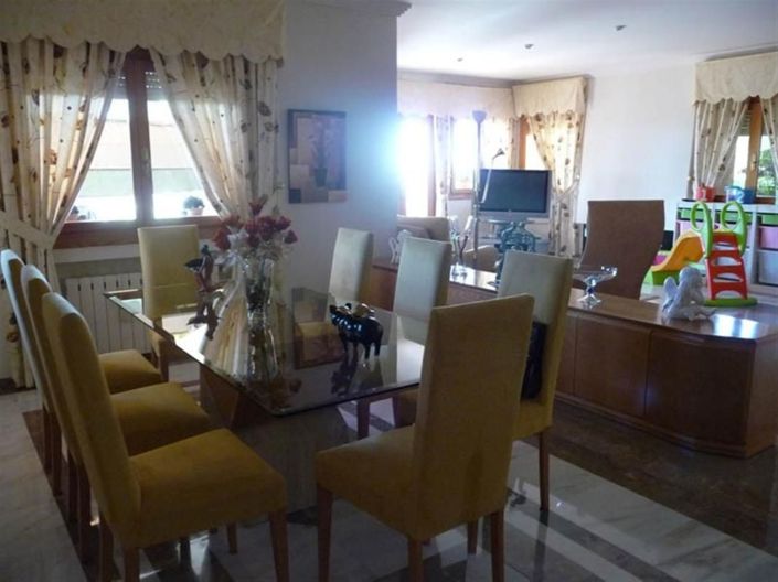 Image No.20-5 Bed Villa for sale