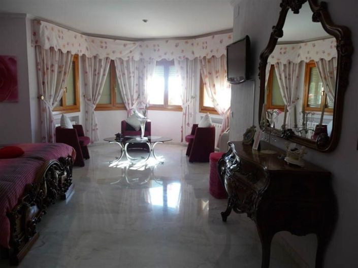 Image No.21-5 Bed Villa for sale