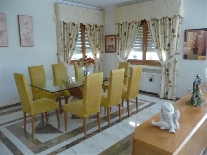 Image No.45-5 Bed Villa for sale