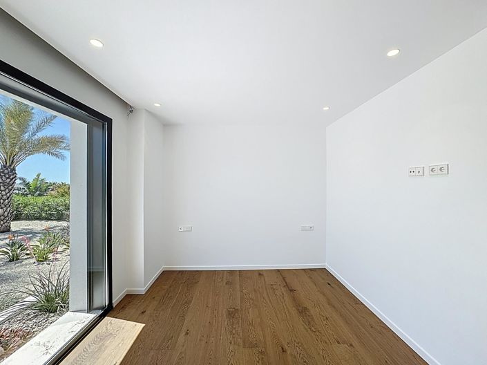 Image No.22-3 Bed Villa for sale