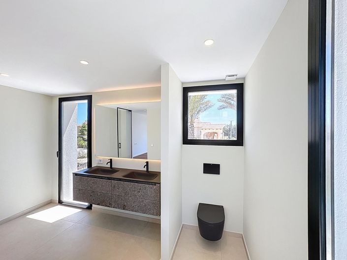 Image No.32-3 Bed Villa for sale