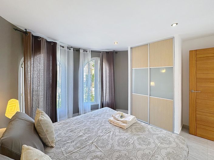 Image No.42-2 Bed Villa for sale