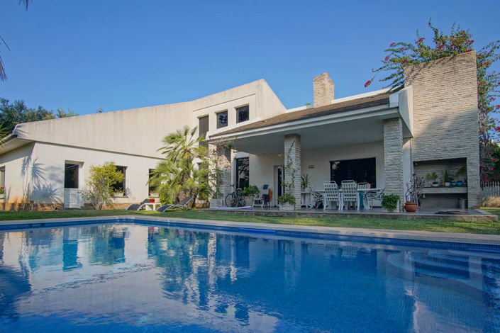 Image No.1-4 Bed Villa for sale