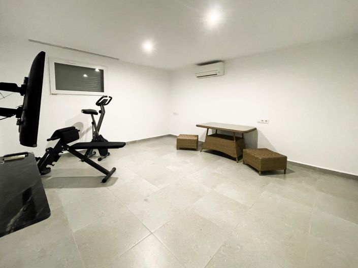 Image No.37-5 Bed Villa for sale