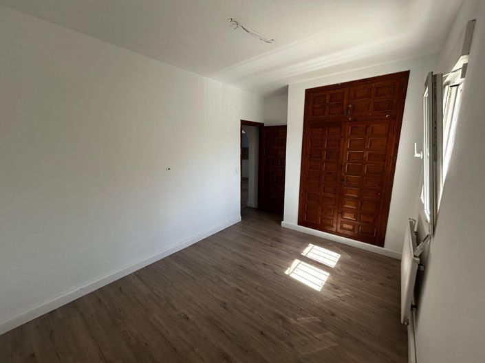 Image No.25-2 Bed Villa for sale