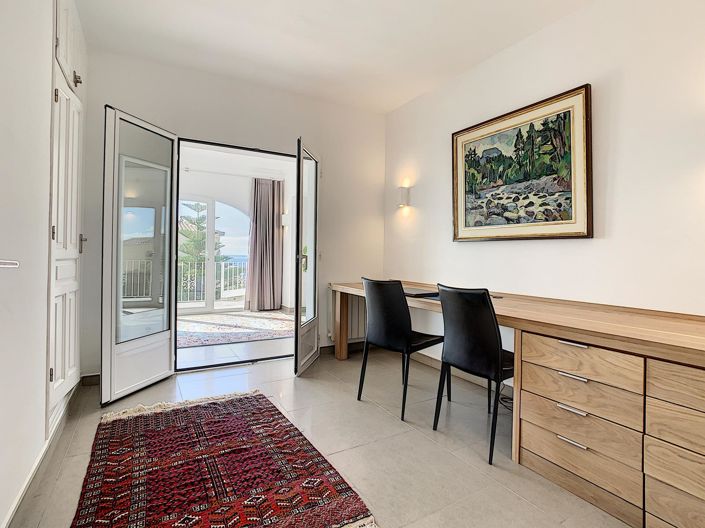 Image No.21-5 Bed Villa for sale