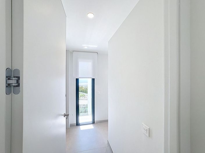 Image No.18-5 Bed Villa for sale