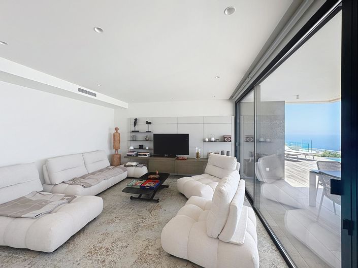 Image No.42-5 Bed Villa for sale