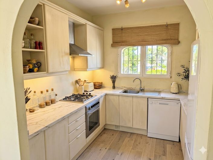 Image No.9-4 Bed Villa for sale