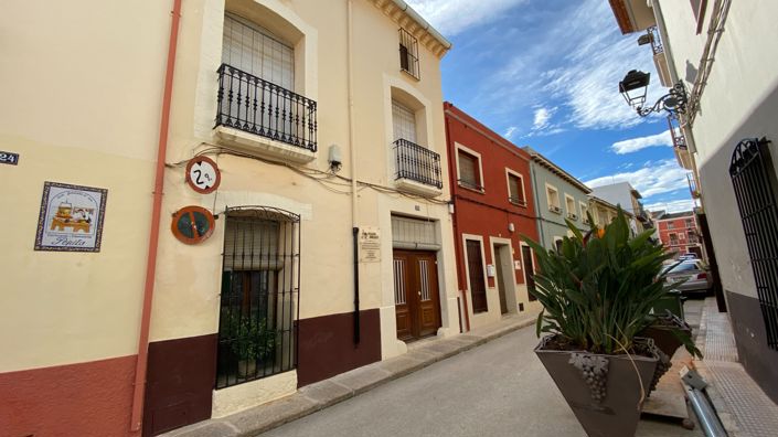 Image No.1-4 Bed Townhouse for sale