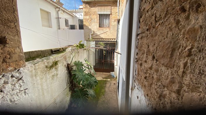 Image No.25-4 Bed Townhouse for sale