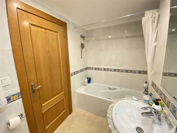 Image No.18-4 Bed Apartment for sale