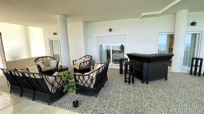 Image No.13-6 Bed Apartment for sale