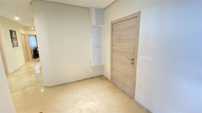 Image No.19-6 Bed Apartment for sale