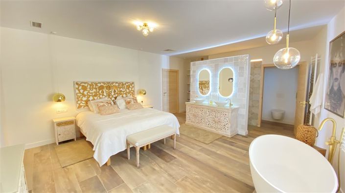 Image No.32-6 Bed Apartment for sale