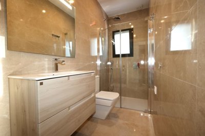 1051c875-3050-47b5-ba75-fe1bf888f968-m7a70792