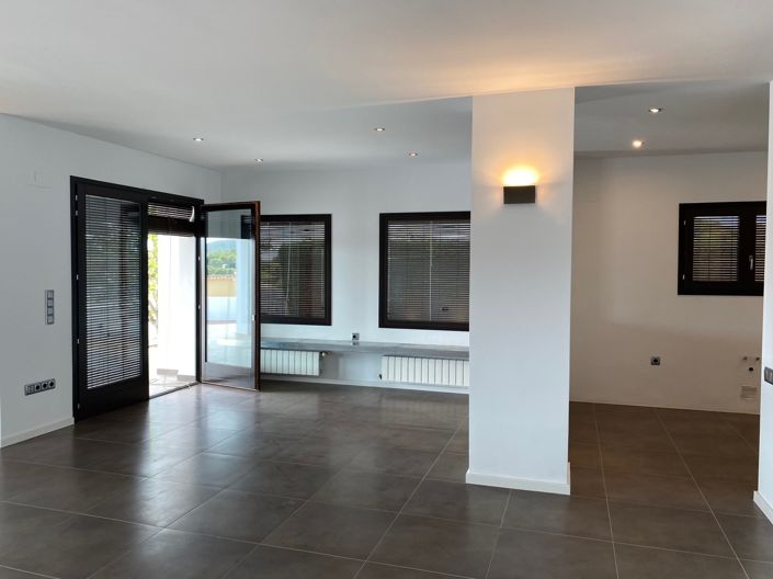 Image No.10-3 Bed Villa for sale