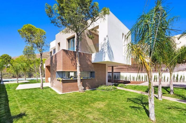 Image No.2-4 Bed Villa for sale