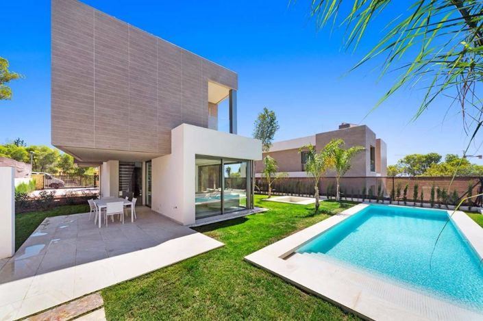 Image No.3-4 Bed Villa for sale