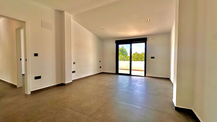 Image No.15-4 Bed Villa for sale