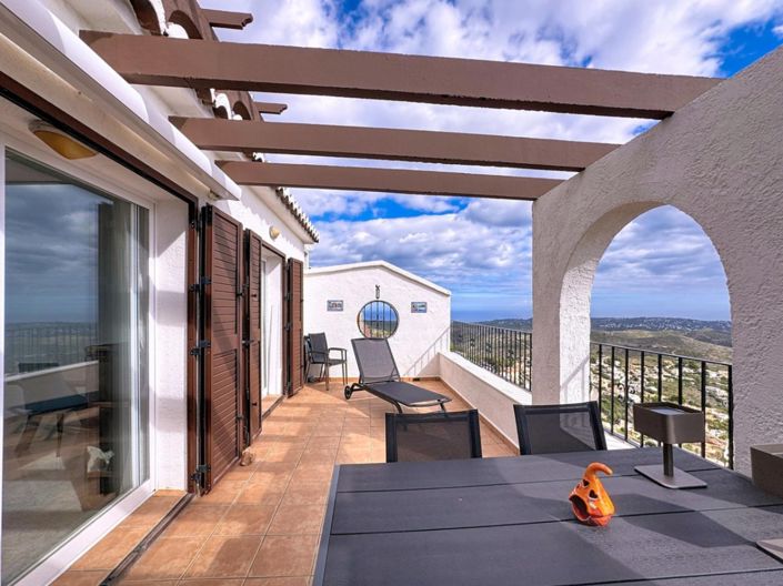 Image No.20-3 Bed Apartment for sale