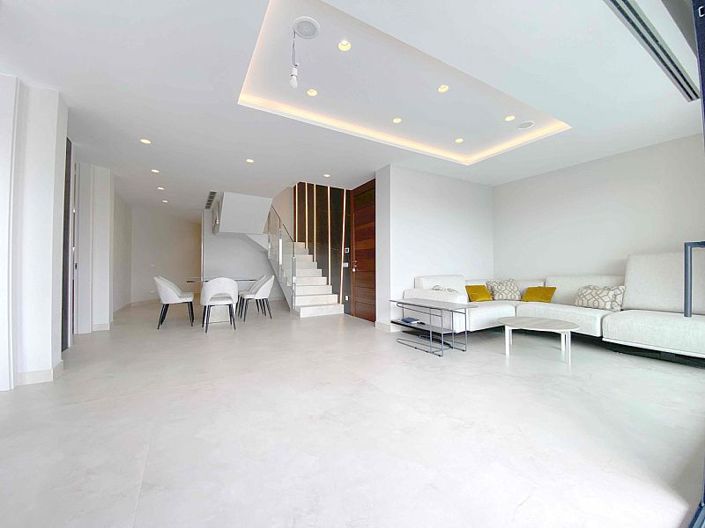 Image No.2-Villa de 4 chambres à vendre à Benidorm