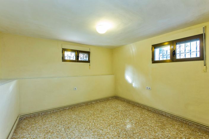 Image No.36-5 Bed Villa for sale