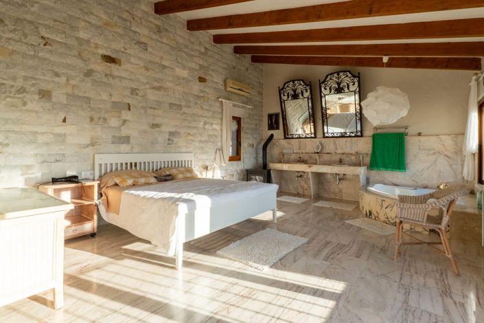 Image No.10-4 Bed Villa for sale