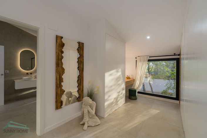 Image No.4-4 Bed Villa for sale