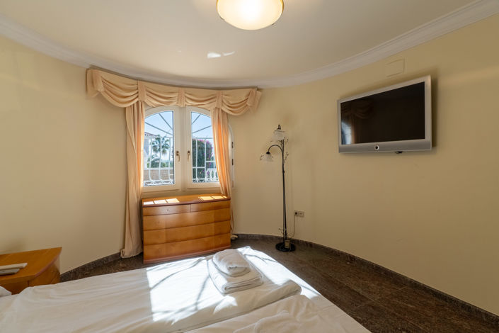 Image No.10-5 Bed Villa for sale