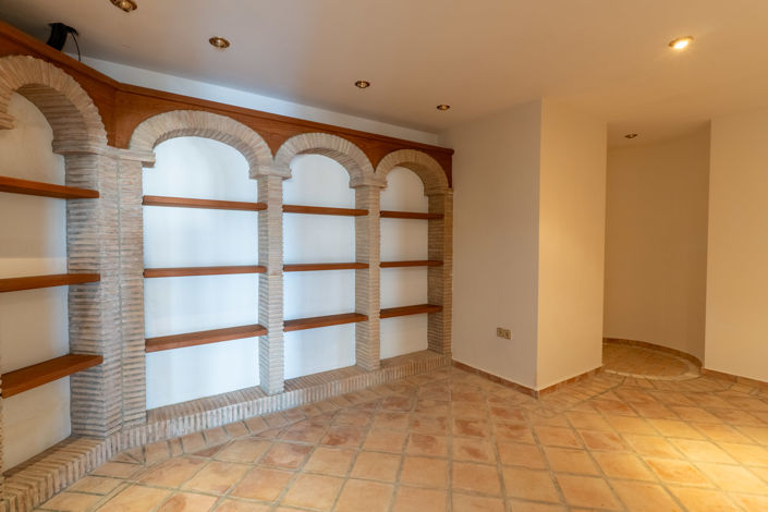 Image No.11-5 Bed Villa for sale