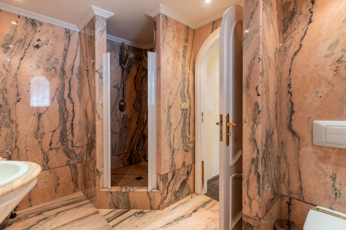 Image No.2-5 Bed Villa for sale