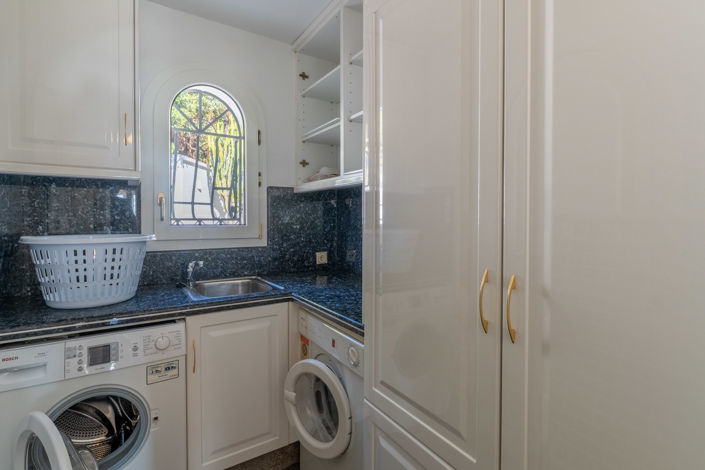 Image No.37-5 Bed Villa for sale