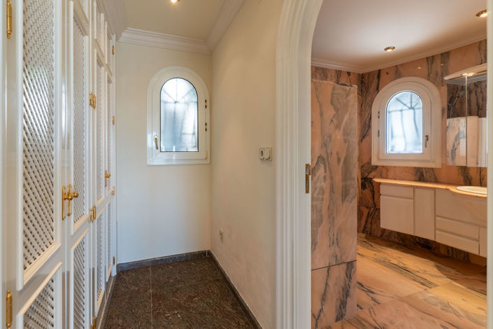 Image No.43-5 Bed Villa for sale