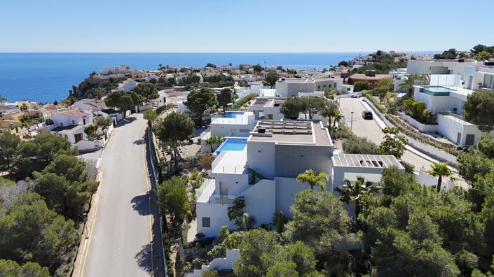 Image No.2-4 Bed Villa for sale