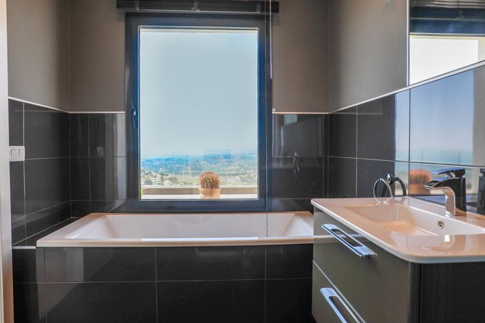 Image No.12-5 Bed Villa for sale