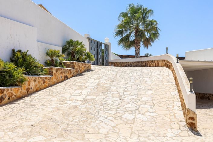 Image No.3-5 Bed Villa for sale