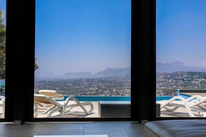 Image No.40-5 Bed Villa for sale