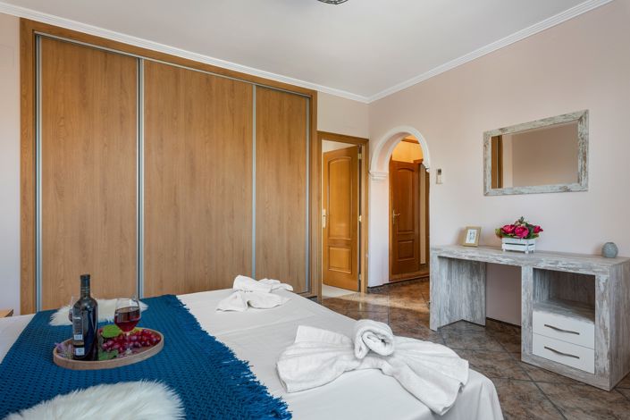 Image No.25-6 Bed Villa for sale