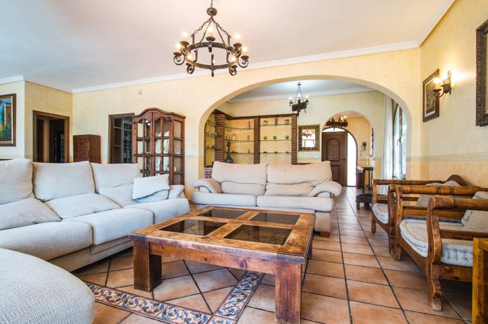 Image No.6-5 Bed Villa for sale