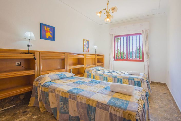 Image No.15-11 Bed Villa for sale