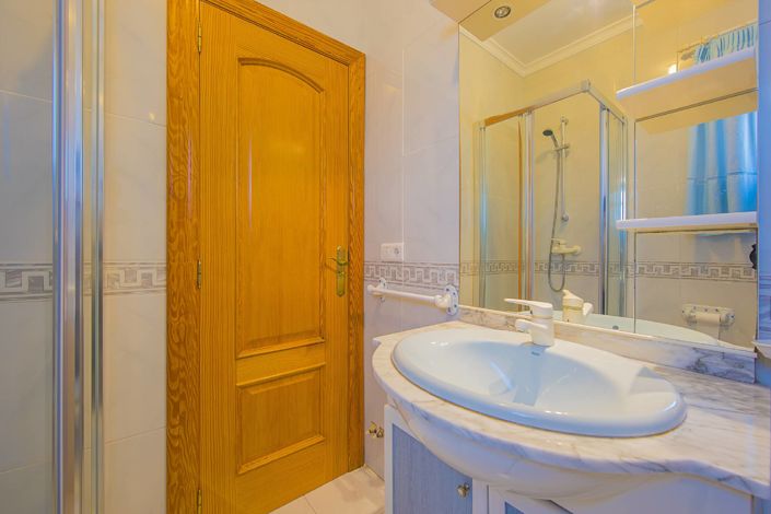 Image No.32-11 Bed Villa for sale