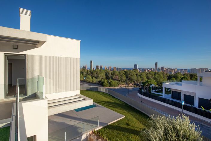 Image No.10-4 Bed Villa for sale