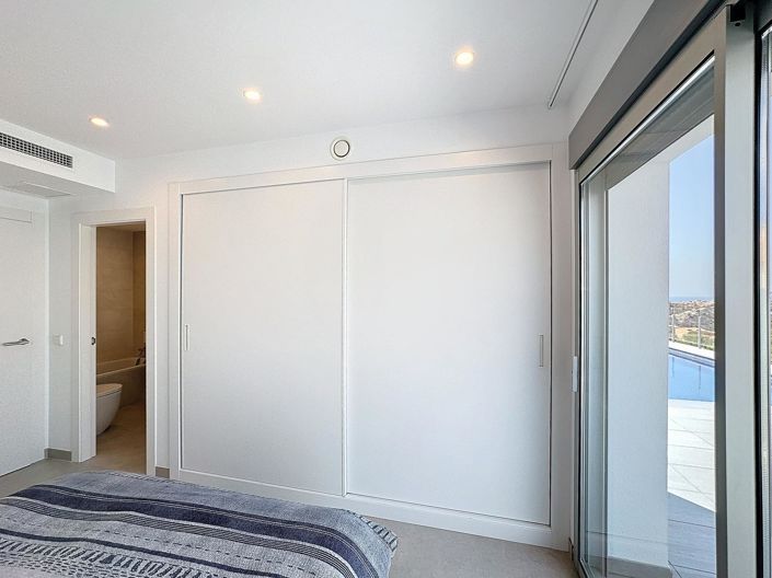 Image No.28-4 Bed Villa for sale