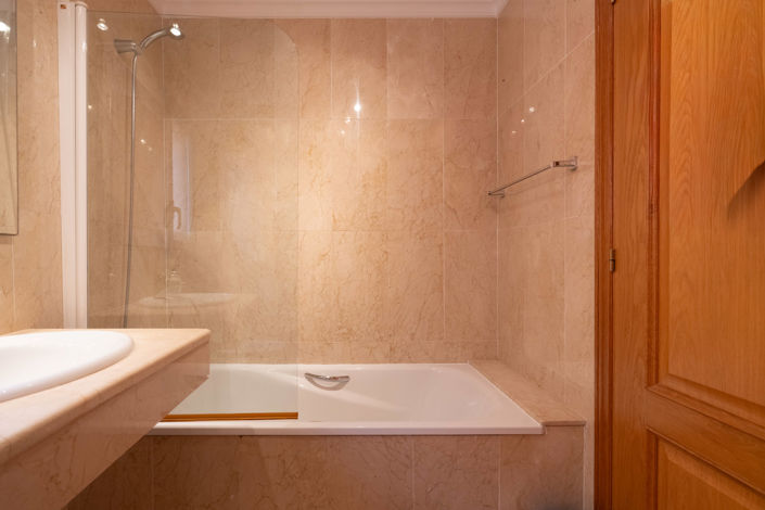 Image No.10-3 Bed Apartment for sale